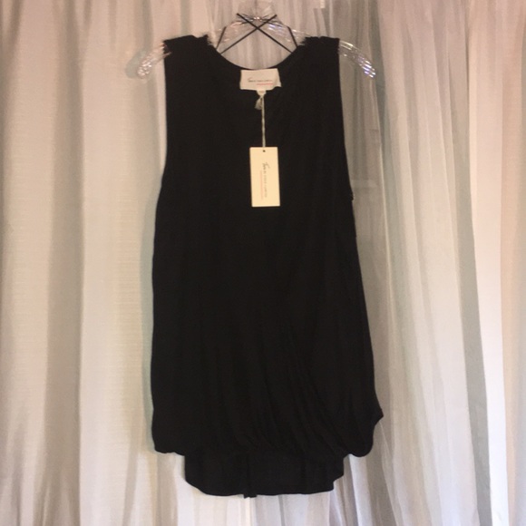 Vince Camuto Tops - NWT!! Vince Camuto XL turo top. Never worn.